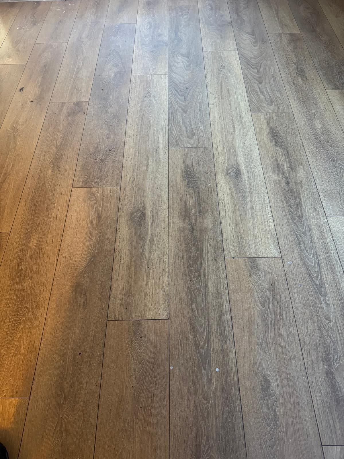 The laminate floor after cleaning, clear and even